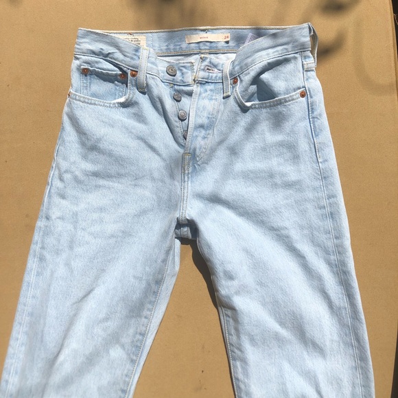 Wedgie cut Levi’s - Picture 2 of 3